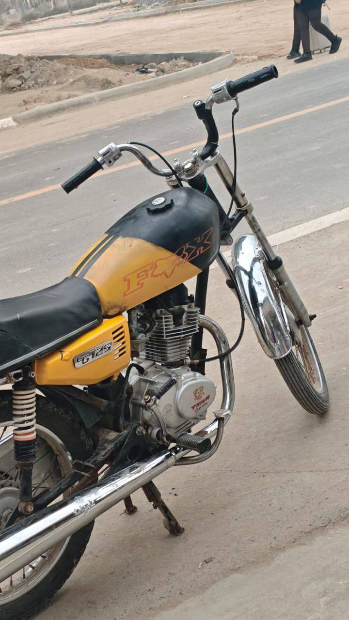 سلام عليكم دراجه تايكر للبيع السعر 425وبيهه مجال مستعجل ع بيعتهه العنوان بني منصور الناحيه ***********
