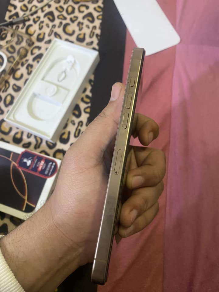 ايفون ١٦ برو ماكس ٢٦٥ بطاريه ٩١ كامل كل ملحقاته زلغ مابي نظافه ١٠٠٪؜
١٣٢٥ السعر المكان جميله 
***********
