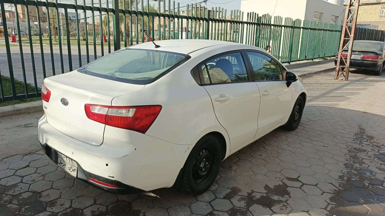 كيا ريو موديل 2012 خليجي سياره بيه جاملغ والعتبة جهة السايق وباردات قليلة رقم اربيل القديم السعر 80 وبيه مجال 
مكان السيارة نجف 
للاستفسار ***********
