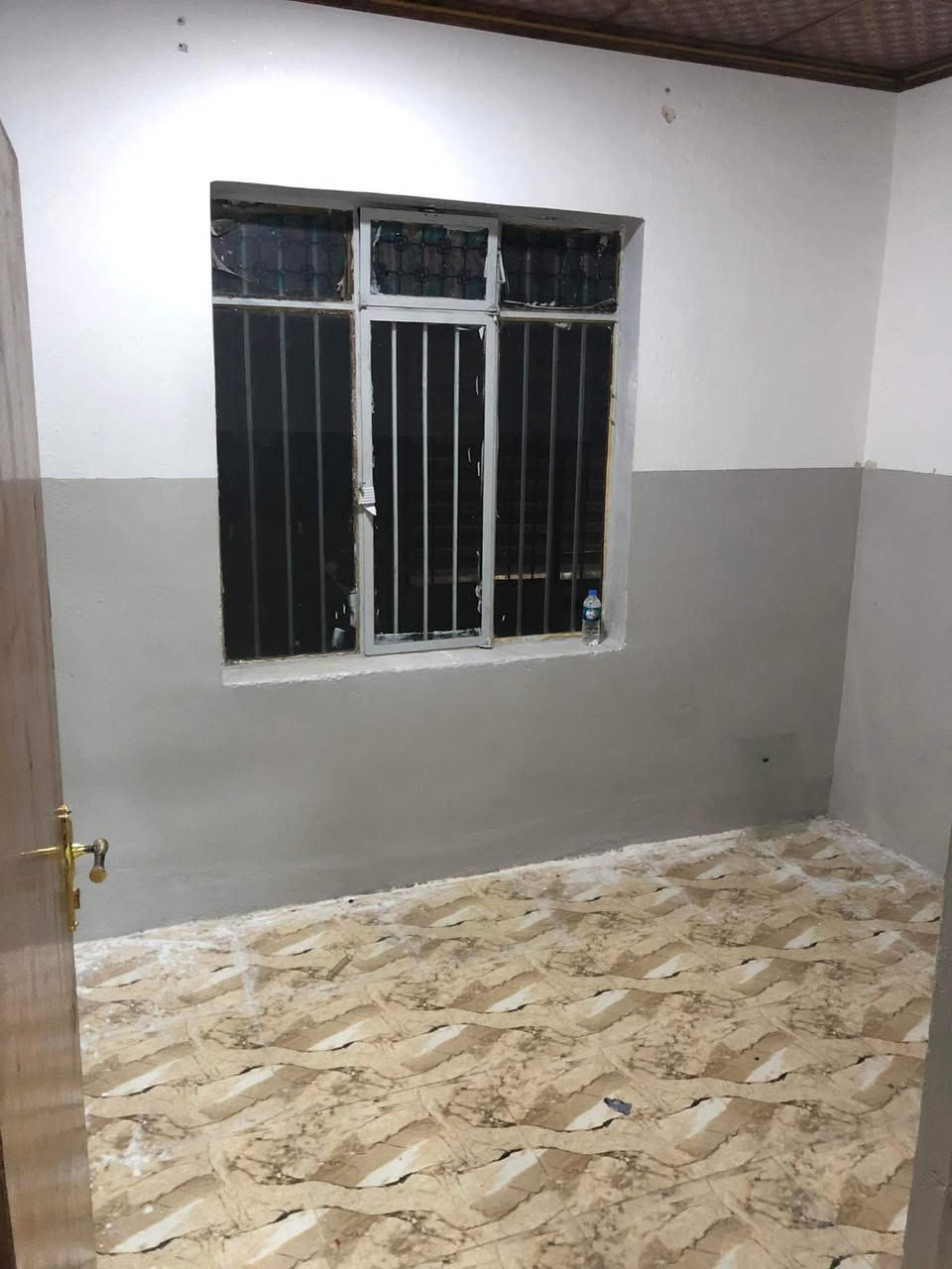 شقة للأيجار في حي التحرير تحتوي على ثلاث غرف وصالة ومطبخ وصحيات
للاستفسار ***********
