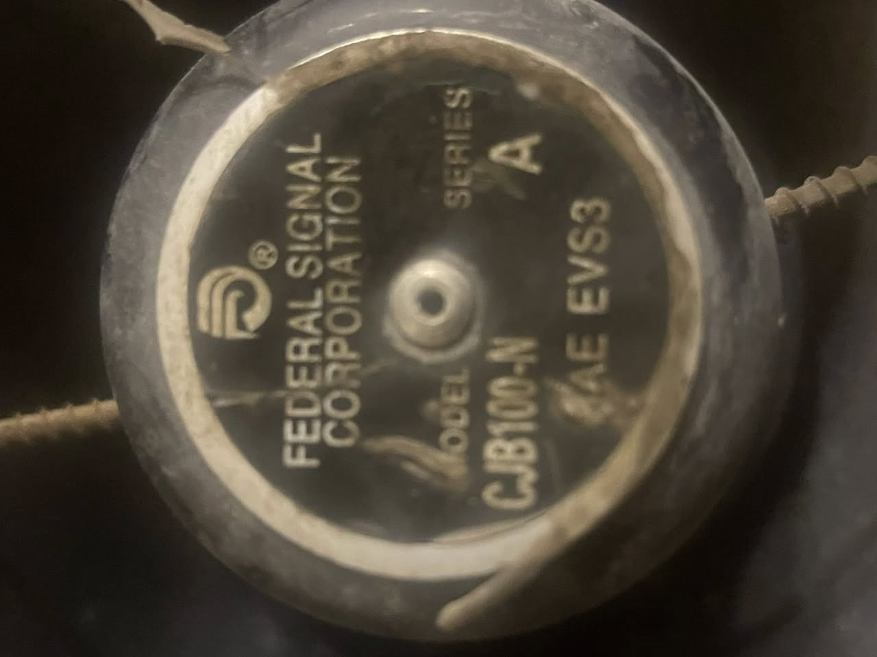 السلام عليكم صافرة صوت قوي 
جهاز +سماعه و ضفيرتها 
CJB100: اصليه 
شغالة و جاهزه 
سعرها 50 وبيها مجال بسيط 
***********
مكاني بغداد حي الإعلام
