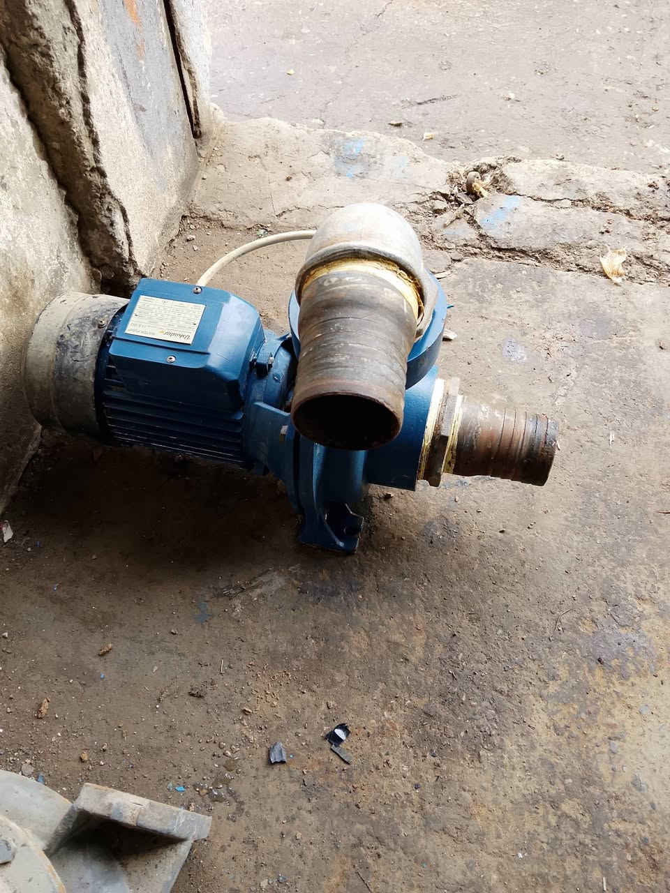 مضخه للبيع 4 حصان الدوره 3000 بلادي  السعر 200 عنوان بالموصل ان على الاتصال ***********
