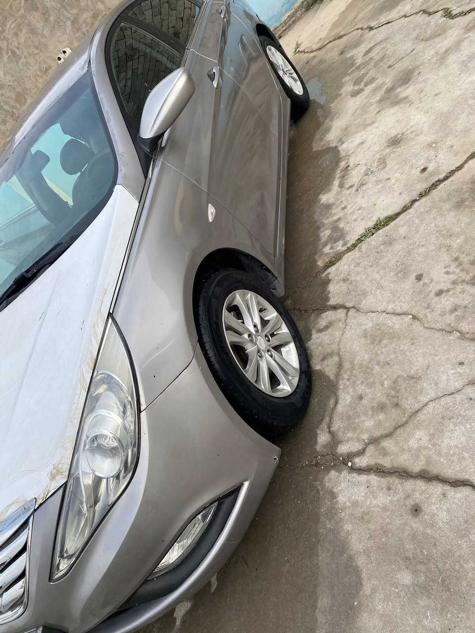 سوناتا مضلع موديل 2010 بيها ثلاث قطع صبغ جاملوخين وقبغ صندوق وربع البوند ***********
