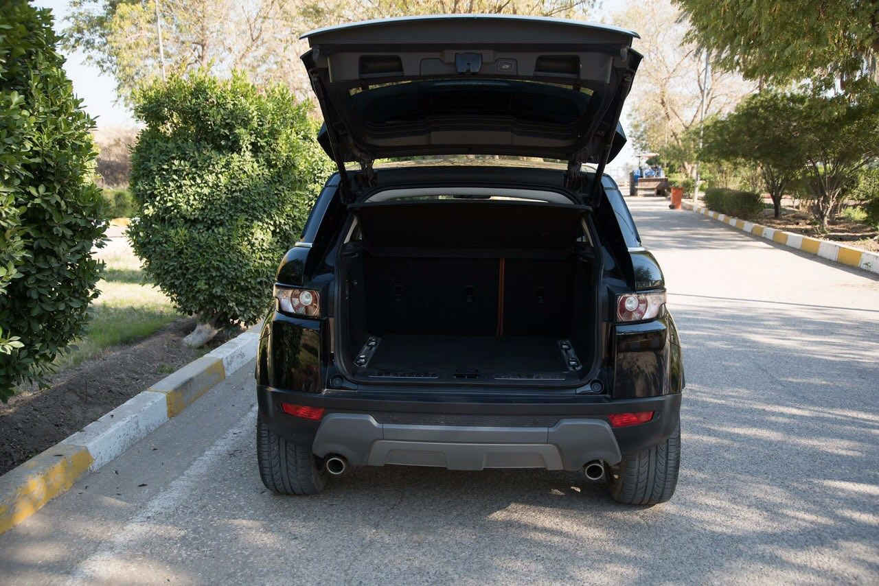 -        للبيع - رانج روفر إيفوك 2013 |
-        فخامة وقوة مع كفاءة اقتصادية!
 ✨ المواصفات المميزة:
✅ محرك 2000   Duble Turboتعمل بالديزل – قوة 281 حصان مع استهلاك وقود اقتصادي وأداء عالي!
✅ ناقل حركة 9 سرعات (ماوس) – تجربة قيادة سلسة ومتطورة
✅ أنماط قيادة متعددة – مثالية لكل الطرق والتضاريس
✅ تسارع 0-100 كم بـ 6.7 ثانية / سرعة قصوى 240 كم/ساعة
✅ سقف بانورامي + مقصورة فاخرة مغطاة بجلد غزال
✅ إضاءة داخلية قابلة للتغيير (5 ألوان)
✅ كاميرا خلفية + حساسات ركن + رادار أمامي
✅ بلوتوث + USB + شاشة معلومات ذكية
-        السيارة متوقفة عن العمل (عاطلة) والسعر يعكس ذلك!
-        الموقع: الحلة حي الصحة// واتساب ***********
-        السعر 12000 $ بسبب السفر
