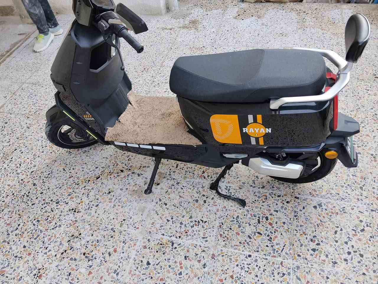 السلام عليكم دراجة الريان وحش الكون ال 
لون اسود ملكي مستخدمه شي قليل كلش اخت الجديده ماشيه اقل 200 كيلو 
السعر 950 وبيها مجال قليل 
العنوان بغداد 
الرقم ***********
