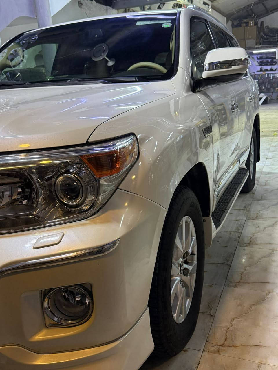 Toyota Land Cruiser 
2011 ستينيه
محرك 6 سلندر 4000
جلد وبنراما وبصمه تشغيل وبصمه ابواب 
ثلاجه و كامره وحساس امامي وخلفي وثلاث شاشات 
محرك وكير وشاصي مكفول 
السياره بيه بارد بل هلال مال الجاملغ وحافة البنيد 
وبيه بيبان فقط فتح تطبيق مكفوله من التبديل والصبغ فقط الدعاميات الاستفسار ***********.‏‪0783 351 6924‬‏
بابل القاسم
