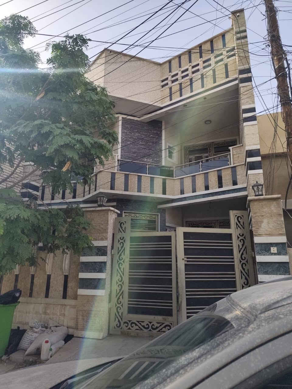 للبيع ١٧٦ متر 
واجه ٨ متر نزال ٢٢ متر 
طابقين ونصف ( شقة بالطابق الثالث )
الموقع حي التجار 
للإستفسار 
***********

