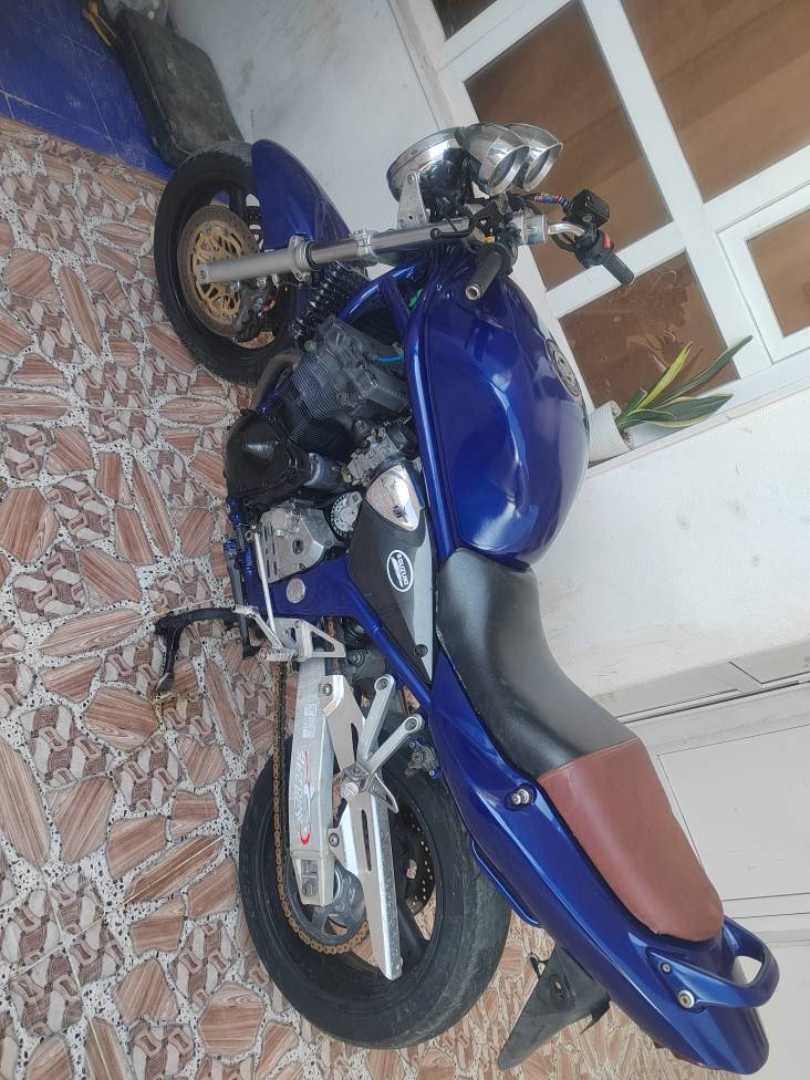Suzuki bandit 750cc ماتؤرةيكي خاوينة  بئ عةيبة بةشةرتة تةنها كةورةي كرايتةوة مةكينةي كةبسة رةقةم تةلةفؤن *********** أربيل, العراق
