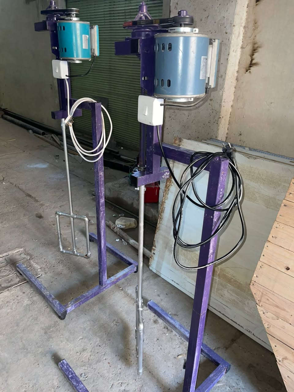 السلام عليكم خلاط زاهي 230لتر جديد جدا ماطور +كير بوكس +بروانه كامل سعر الواحد 165الف 
عدد 2
***********
