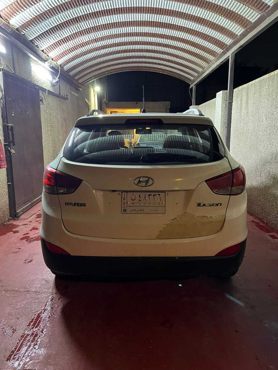 السلام عليكم للبيع توسان 2011 وارد خليجي مصبوغة عام للجماليه بيهة ضربه بل جاملغ الخلفي معمر والصندوك واضح وبيهة صوت بل مكينه صدرهة جديد بيها زنون وشاشه بنوراما فول مواصفات سنويه جديده للـ29 …. السعر 105 ورقةرقم التلفون*********** عنوان السيارة بغداد البلديات او الكراده
