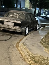 شباب بي ام زعره 1991 /320  رقم بغداد الماني  اقره تفاصيل زين  شباب سيا...