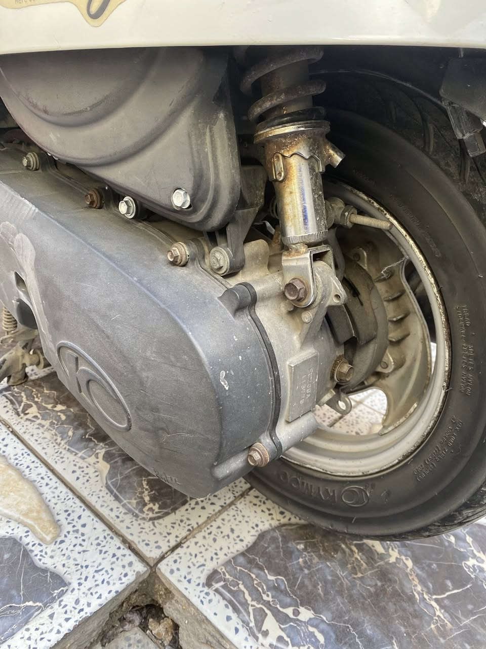 السلام عليكم كامكو سرعه ١٢٠ للبيع الدراجه رمبه شلعه ومعدل تعليك مكينه برغي ممفتوح بيه كفاله نكره سلف كهربائياته شغاله مابيه نقص السعر ٥٠٠ قفل بدون عمله الرقم *********** المكان حي الجهاد
