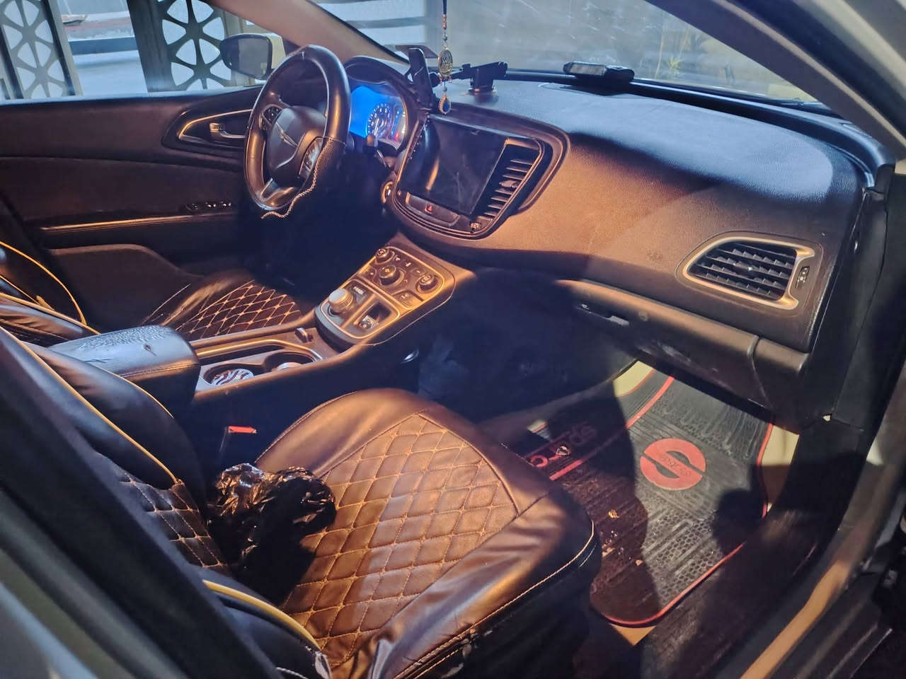 السلام عليكم C200 2015 محرك 2400 رقم ذي قار حره تحويل سنويه لل27
السياره مكينه كير جيد جدآ تحتاج الى تبريد وبنيد فقط باتري جديد تايرات جيده دواخل حلوه السعر 80 وبيهه شويه مجال حك الجيه الأستفسار على الرقم***********
