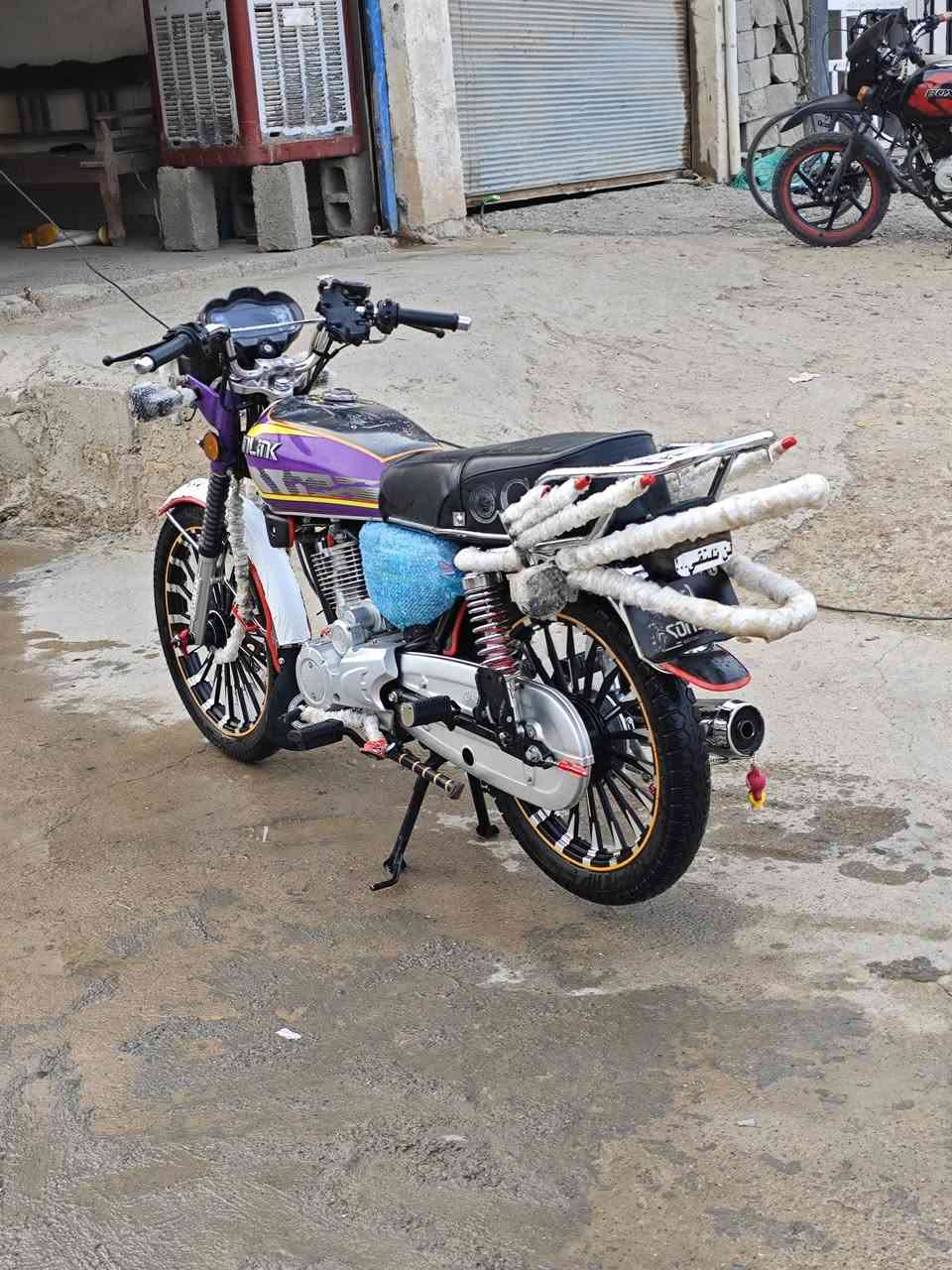 السلام عليكم
سيفان 2025 للبيع
دراجة مجنبزة فول
محرك ما مفتوح
شرط شلعة ومعدل 
دهن اديرالها كله امزويل
الاستفسار خاص
مكاني ديالى كنعان


**إذا كنت صاحب هذا الإعلان وتريد حذفه لأي سبب، رجاءا أرسل رسالة إلى الدعم الفني**