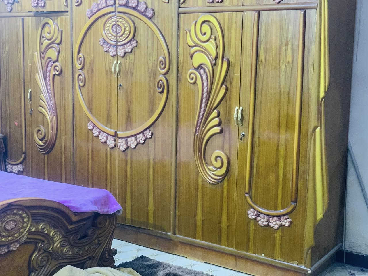 غرفة اخشاب ٦ ابواب ملحق نظيفة ومرتبه للبيع *********** بغداد حي اور
