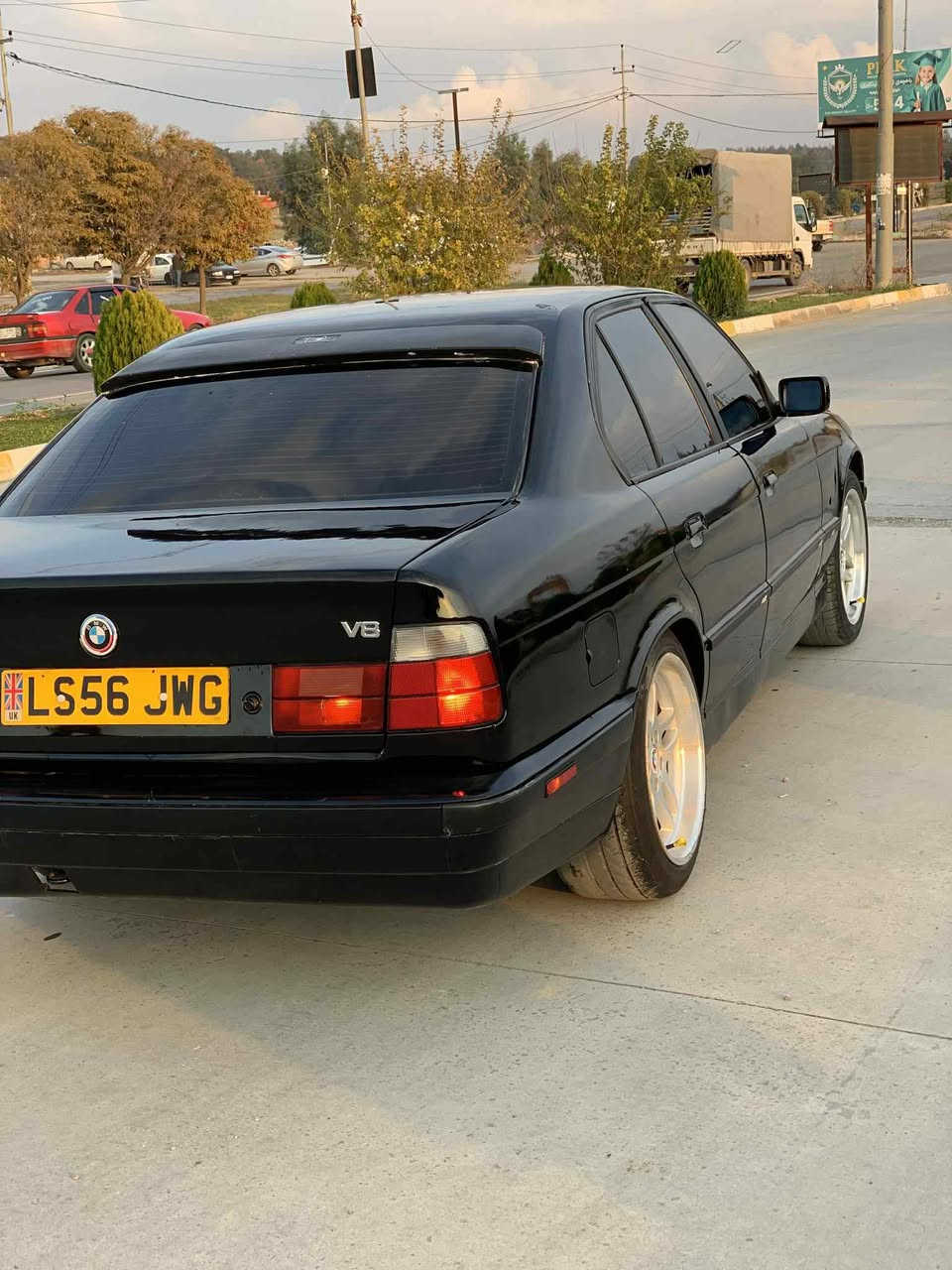 1992 BMW  525 گێر عادی 
گێر مەکینە ئەکس سەوت دوکەڵ بوخار بەشەرت  دوجام کارەبای ناوی زۆر خاوێنە کوشن دەشبول بەرەسەقف تازە گۆراوە بەشەرت بنی توندو تۆڵە بەشەرت گەرمی ئیشەکات کامل کرەبای مەزبوتە بەگلایت سەر سپی تازە بۆی کراوە لایت ئەڵقە دەدەعامیەکانی تازە گۆران لۆک ئاوێنە گوێبەرخ    کامل کورە کراوە ٦ گەڵا بەس لەبۆیاغەکەی دراوە 
بێمەسرەفە گشت گیانی بەشەرت 
*********** 
35 گەڵا
