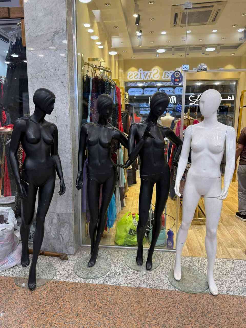 ملكانات مستعملة للبيع نظافة 90% عدد 4سعر الواحدة 50الف العنوان زيونة شارع الربيعي للاستفسار ***********
