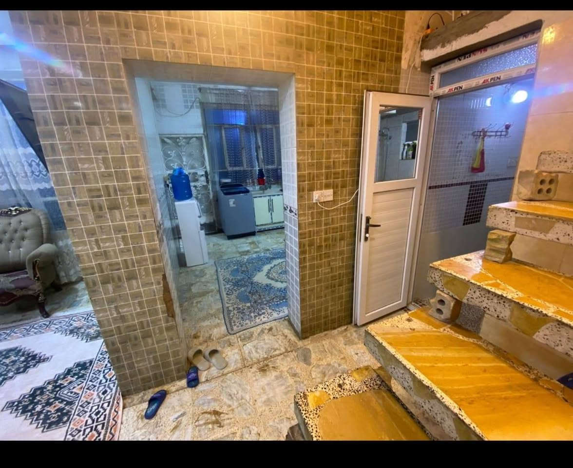 بيت زراعي سند ٢٥ زراعي حجي جعفر 
المساحة/ ١٠٠ متر مربع طابقين (٨متر×١٢ونص متر) 
الطابق الاول طرمة + غرفة نوم+ ترك + صاله + مطبخ  وصحيات 
الطابق الثاني غرفتين نوم + غرفه مخزن صغيره وصالة وصحيات  وسطح الخدمات كاملة
العنوان / الزعفرانية.  الاربع شوارع قرب افران الحلفي
السعر/ ١٤٨ مليون قابل للتفاوض
للاستفسار: ***********
