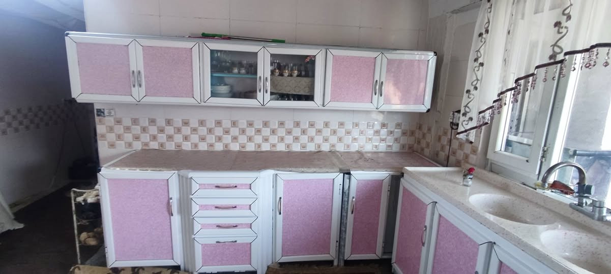 سلام عليكم ورحمه الله وبركاته عندي كاونتر للبيع 7 قطع نظيف كلش مكاني صلاح الدين قضاء  طوز خورماتو تحديداً في ناحية ينكجه سعره 550 وبي مجال للاستفسار اكثر اتصال على هذا الرقم ***********
