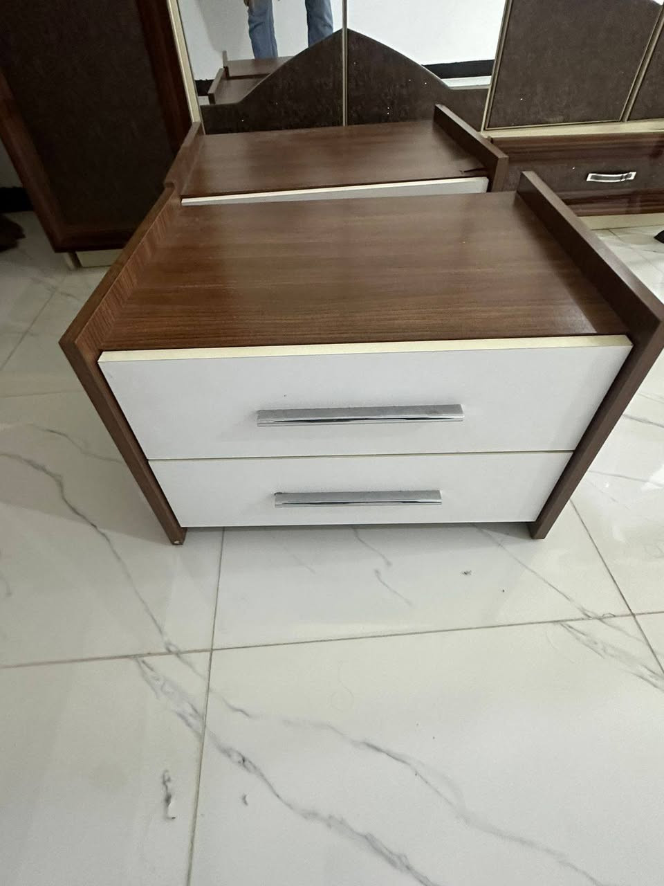 جربي نفرين وميز توليت وكومديه عدد 2
*********** محمد 
*********** جواد 
عنوان بغداد الغزاليه شارع  مرور مقابل ماركت  سيد  العروض
