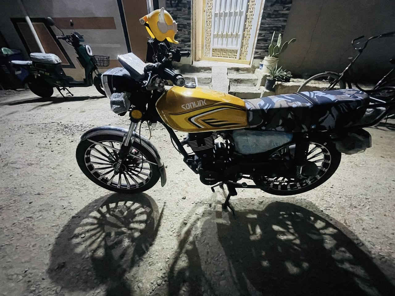 #للبيع
سلام عليكم دراجه سيفان موديل 2025 دراجه نضيفه محرك اسود صالصنه اسود  عل بلاد بيه نواقص بسيطه سعر 775 الف وبيه مجال شراي يتصل هــ***********
