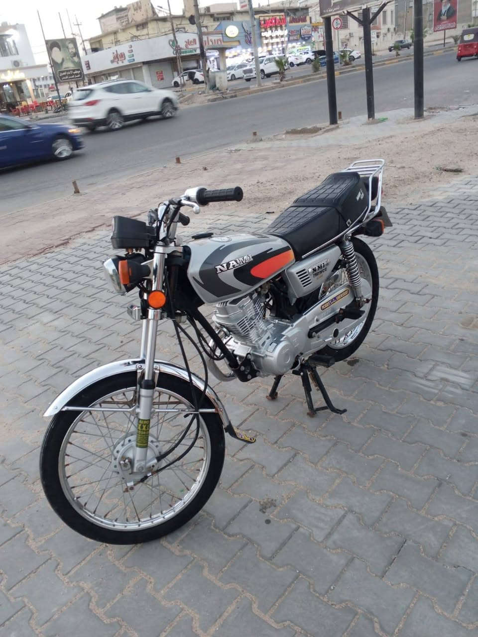 السلام عليكم
للبيع دراجة نوع إيراني 🇮🇷/// ١٢٥/cc
نوع استخدام الدرجة شخصي (خاص) 
تاريخ الشراء: ٢٠٢٥ 
شركة الشراء : من الوكيل الرسمي
شركة الأخوين أو المنتظر في العراق ( البصرة) 
لون : سلفر رصاصي
المحرك : كفالة 
الرسميات: دراجة اصولية 
سنوية و رقم اربيل  و المالك 
بصرة بسمي دراجة
تريد وكالة أو تحويل  أنه حاضر 
الكفالة : دراجة كفالة عامة من السرقة او تلاعب في قطع الغيار الدراجة على وضعية الشركة كفالة
(والك حق الفحص وانه خادم) 
الصيانة : كفالة ما داخلة اي صيانة 

استخدام الزيت : موتول 20W50 
 MOTUL / زيت فرنسي

الكهرباء دراجة : كل شيء شغال 
موقع الدراجة بصرة _قضاء شط العرب
ارجو من الاخوة الكرام 
 المراسلة على هاذا رقم 
 شغال فقط وتساب 
(إتصال شريحة مغلق) 
***********
إعلان رقم (٣) 
Prince Karar
