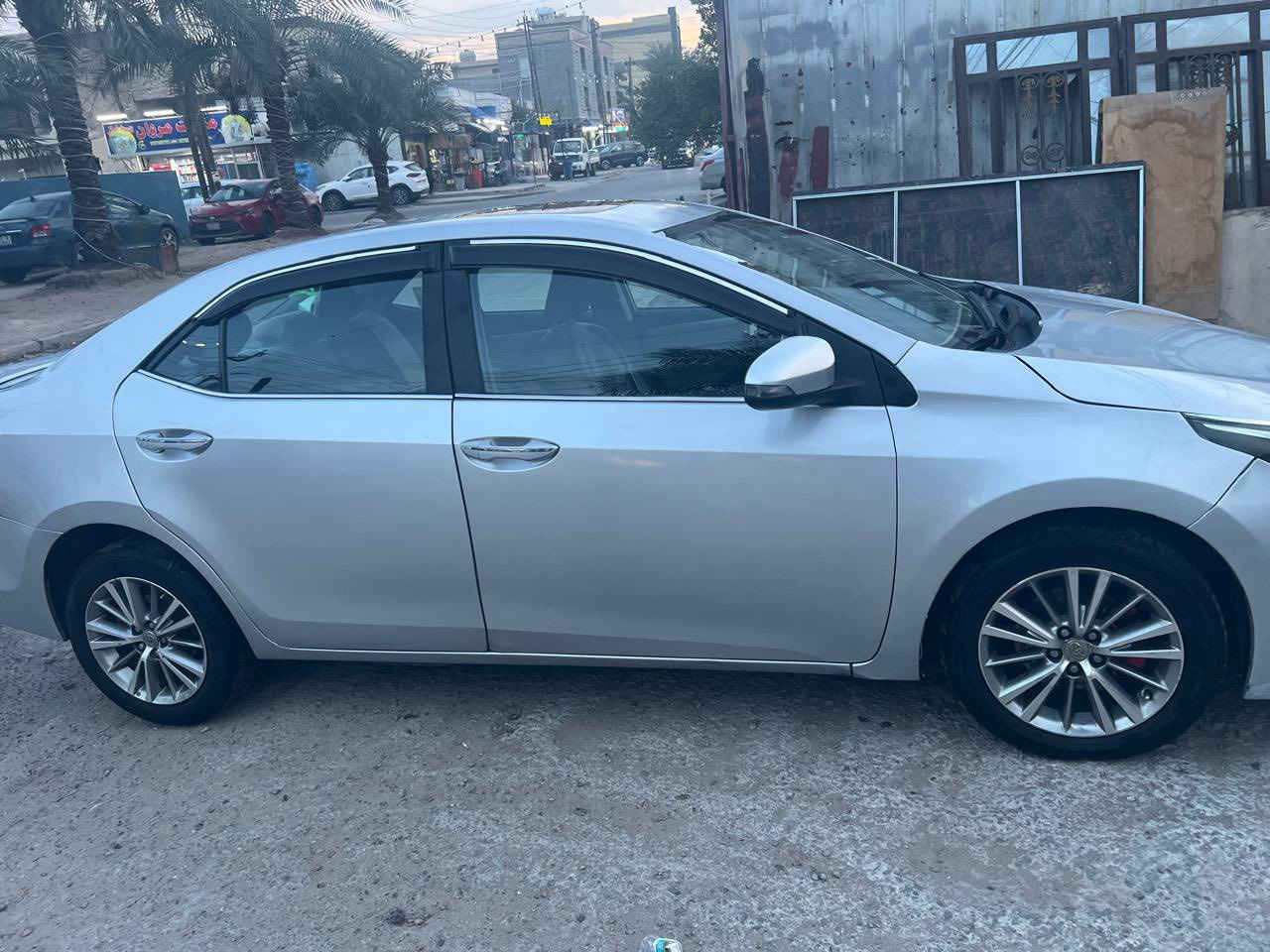 السلام عليكم
توفر كورلا خليجي للبيع 
الون:رصاصي
موديل:2014
فول موصفات
الحدث مالتها جاملخ وبنيد  
العنوان :بغداد حي جامعة
السعر:١٢٨ وبيها مجال
رقم الهاتف:***********)
