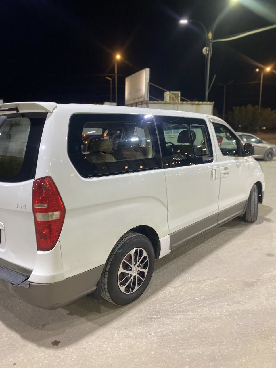 السلام عليكم 
ستاركس  2009  كاملة مكملة كير مكينة اكسل تدفئة تبريد منضومة كاملة شادهة نافضهة نفض شرط فريز امامي فريز خلفي راديتر كمبريسر تبريد انجماد  مكفولة من الصبغ والضربة  

شاشة كامرة خلفية  باب كهربائي. كشن يم الباب كلابي محور  السيارة بسمي رقم انكليزي الجديد  تحويل ثاني يوم 

مكان السيارة بابل_ الاسكندرية   الشراي خابر وبيك خير وتدلل. غير متواجد عالفيس 

***********
