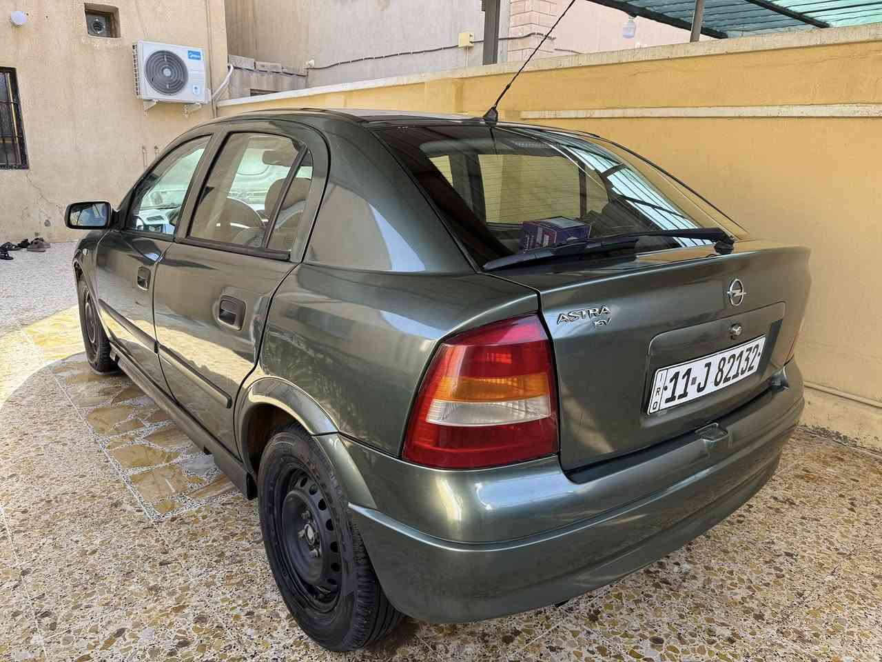 استرا 2002
صبغ عام  صور قبل الصبغ موجودة طختها جاملغ خلفي السيارة جاهزة عدا التبريد بدلت كمبريسر جديد وبعد ماشحنت غاز
سعرها 55ورقة هزة جديدة محرك 16حاوية گير عادي تخم تاير وبطارية

مكان السيارة الأنبار هيت***********
