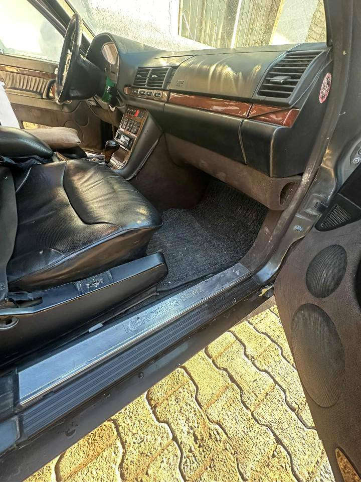 السلام عليكم 
مارسيدس شبح 
 محرك 320 خراطيم داخل جلد كراسي كهرباء سلايد شغال مري شفط لون اسود ملكي تبريد شغال
 للاستفسار الاتصال ***********
