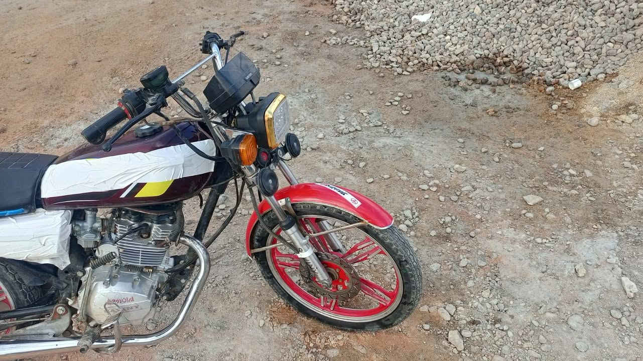 السلام عليكم (مكلف بالنشر /مكلف بالنشر)شباب دراجه للبيع النضافه 80%  حسب الصورة الي كدامك دراجه كلش حلوه وخدميه سعرها 550 وبيها مجال  مكانها  قضاء هيت ناحية المحمدي  رقم صاحب الدراجه (*********** )
