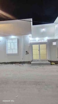 بيت للبيع 100 متر مربعه البيع على شارع المطار مقابيل ملحق القريه ماء و...