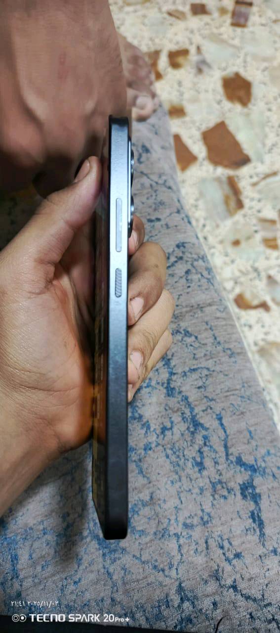 الجهز ب 420 مع كامل ملحقات من شاحنه وكفرات وكاله سيلكون وماكسيف و لزكه شاشه وكاله بس ذني ب 40الف ماخذهن وهاي مواصفات شاومي 14T

 الوان الجهاز: الأسود 
 أبعاد الهاتف الطول: 160.5 ملم – العرض: 75.1 ملم – السُمك: 7.8 أو 8.0 ملم والوزن 193 أو 195 غرام على حسب اللون والخامات.

 خامات تصنيع الهاتف: الإطار الجانبي من الألومنيوم، والظهر من الزجاج 

 الجهاز يأتي مقاوم للماء والغبار بمعيار IP68، مقاومة الماء تصل الى عمق مترين ولمدة 30 دقيقة تحت الماء.

 الهاتف مزود شريحتي SIM من نوع Nano SIM، بالإضافة إلى دعم الشريحة الإلكترونية eSIM.

 يدعم شبكات إتصالات الجيل الثاني 2G والجيل الثالث 3G والجيل الرابع 4G والجيل الخامس 5G.

 الهاتف يأتي بشاشة من نوع AMOLED بحجم 6.67 بوصة وبدقة 1220×2712 بكسل +1.5K وبكثافة بيكسلات 446 بكسل في إنش. الشاشة محمية بطبقة زجاج غوريلا جلاس 5 وتدعم معدل التحديث 144 هرتز ودرجة سطوع تصل حتى 4000 شمعة، بالإضافة إلى دعم عمق ألوان يصل إلى 12 بت، ملما يتيح عرض 68 مليار لون.

 هاتف شاومي 14T يأتي بمعالج من ميدياتيك Dimensity 8300 Ultra ثماني النواة بتردد 3.35 و 3.20 و 2.20 جيجاهرتز مع معالج رسومات Mali G615-MC6، المعالج مصنوع بدقة 4 نانومتر يدعم حتى 144فريم في بعض الالعاب

 يأتي بذاكرة تخزين داخلية 512 جيجابايت من نوع UFS 4.0 وذاكرة الوصول العشوائي الرام16 جيجابايت من نوع LPDDR5X

 نظام تشغيل الهاتف أندرويد 14 مع واجهة المستخدم HyperOS 1.0 التي تدعم ميزات الذكاء الاصطناعي.

 الهاتف يأتي مزود بثلاث كاميرات خلفية بالتعاون مع شركة لايكا. الكاميرا الرئيسية بدقة 50 ميجابكسل وبفتحة عدسة F/1.7، وتدعم تقنية التثبيت البصري OIS. الكاميرا الثانية بدقة 50 ميجابكسل أيضًا، مخصصة للتقريب البصري وتدعم التركيز التلقائي. أما الكاميرا الثالثة فهي بدقة 12 ميجابكسل مخصصة لتصوير بزاوية واسعة. الكاميرات تدعم تصوير الفيديو بدقة 4K بمعدل 30/60 إطارًا في الثانية، وبدقة FHD بمعدل 30/60 إطارًا، مع دعم تصوير الفيديو بتقنية +HDR10 وبصيغة 10 بت Log.

 الكاميرا الأمامية بدقة 32 ميجابكسل بفتحة عدسة F/2.0 تدعم تصوير الفيديو بدقة 4K بمعدل 30 إطارًا، وبدقة FHD بمعدل 30/60 إطارًا، مع دعم تصوير الفيديو بتقنية +HDR10.

 البطارية بسعة 5000 مللي أمبير تدعم الشحن السريع بقدرة 67 واط يشحن 0-100 ب 40دقيقه فقط

 الهاتف مزود بسماعتين تعملان بنظام ستيريو، وتدعمان تقنية صوت عالي الدقة Hi-Res و Dolby Atmos

 يدعم شبكات الواي فاي إصدار 6E جيجاهرتز بالترددات a/b/g/n/ac/ax ويدعم خاصية Dual-band وWi-Fi Direct ونقطة الاتصال Hotspot.

 البلوتوث متوفر بإصدار 5.4 مع دعم خاصية LE و A2DP و LHDC.

 هاتف شاومي 14T يأتي مزود بمنفذ USB من نوع Type-C مع دعم خاصية OTG.

 يدعم نظام تحديد المواقع العالمي GPS مع دعم أنظمة تحديد المواقع الأخرى GLONASS وGALILEO وBeiDou وNavIC.

 الجهاز يدعم تقنية الاتصال قريب المدى NFC وخاصية IR blaster للتحكم في الأجهزة المنزلية بواسطة الأشعة تحت الحمراء الانفراريد.

 يأتي الجهاز مزود بمستشعرات الجيروسكوب والتسارع والبوصلة ومستشعر المكالمات التقارب.

 مزود بمستشعر بصمة الأصابع يأتي مدمج في الشاشة، ويدعم خاصية فتح القفل عبر تقنية التعرف على الوجه (Face Unlock