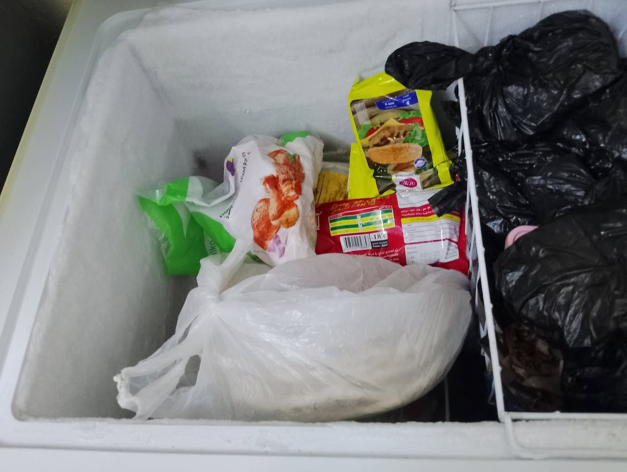 السلام عليكم مجمده للبيع النظافه والتجميد كدامالعين الفيدو والصور تشرحلكم السعر 100وبيها مجالبسيط التواصل على هذا الرقم ***********
