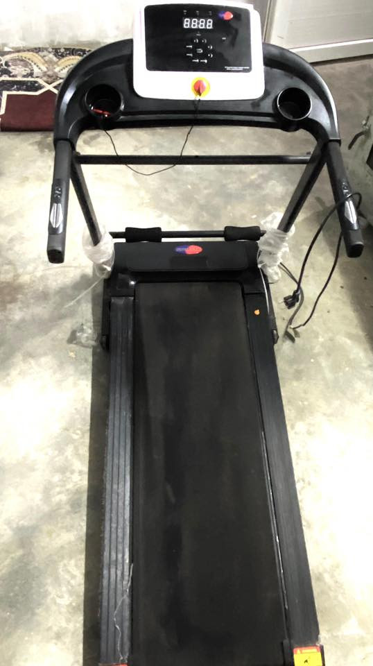 جهاز جري من ماركة (HouseGym)يستخدم داخل المنزل مستعمل اقل الشهر للاستفسار
***********
