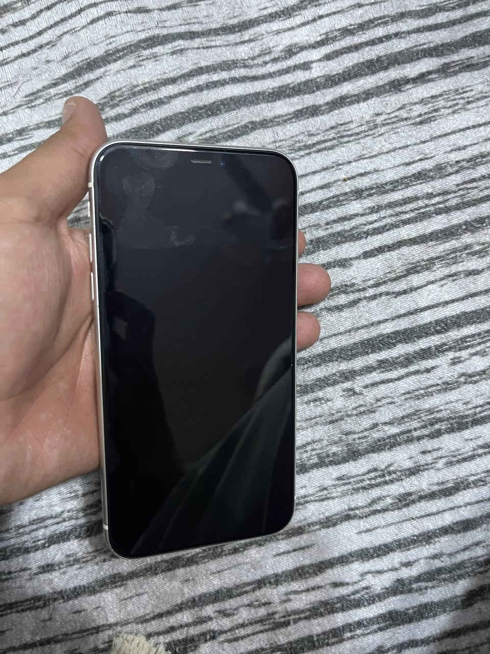 ايفون 11 عادي بطاريه 74 ذاكره 128 مكفول من كلشي وممبدل بي اي قطعه وسعر 180 وبي مجال للتواصل***********
