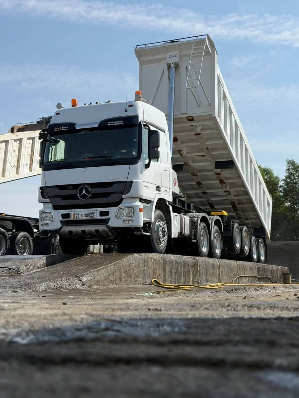 اكتروز للبيع موديل 2016 رقم سليمانيه مجموعه جي اف مكفوله عربانه قلاب أربع محاور الرقم ***********
