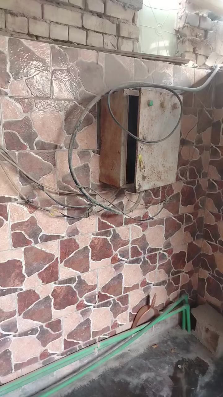 تسيسات احمد العقابي ماء /مجاري /كهرباء /***********
