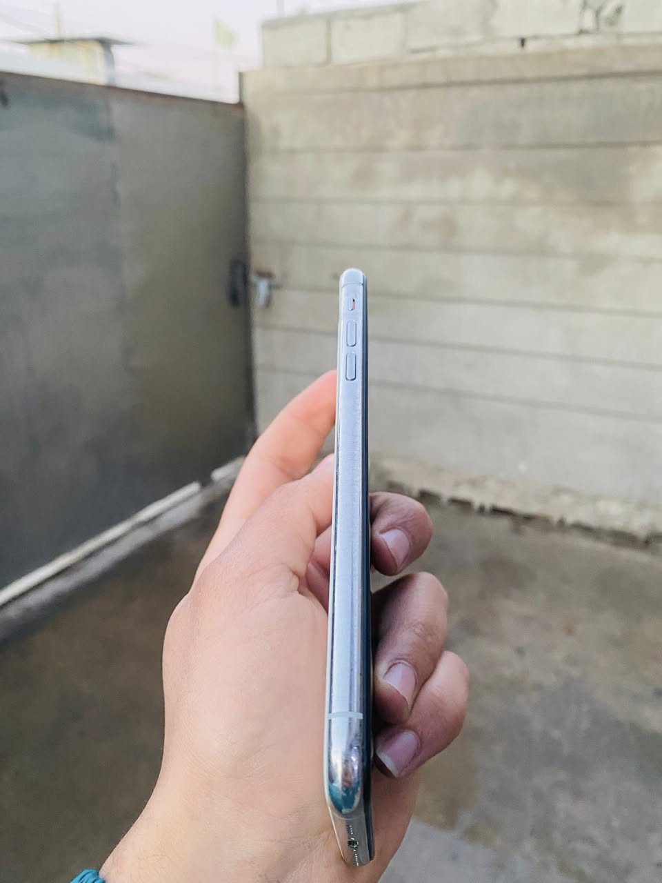 ايفون 11 برو ماكس كل عيب مابي الجهاز مثل ما موضح بل صورة نضيف بس الضهر مكسور فيس ايدي شغال كلشي بي شغال مبدل شاشة اصلية وبطارية اصلية الجهاز مال بيت السعر 175 الف وبي مجال الشراي يتصل ***********
