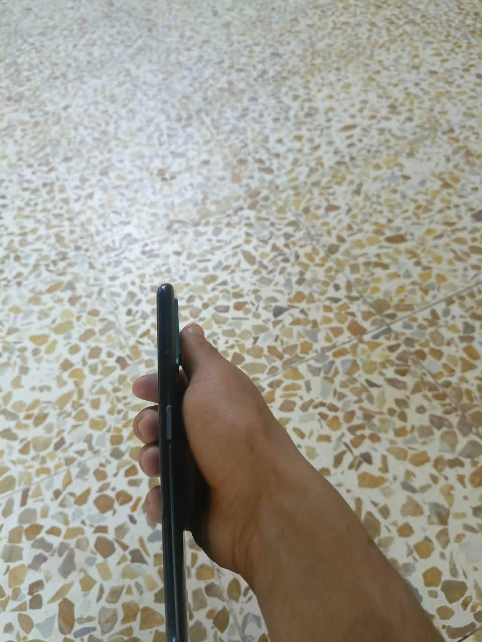 السلام عليكم رايد ابيع هاذه جهاز نضيف الله شاهد ذاكرته 256 بس لزكه مفطوره *********** تواصل عله هاذه رقم
