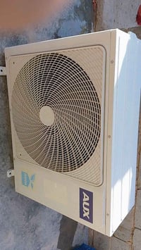 AUX جداري • ١ طن R410A • مستعمل ٣ أشهر