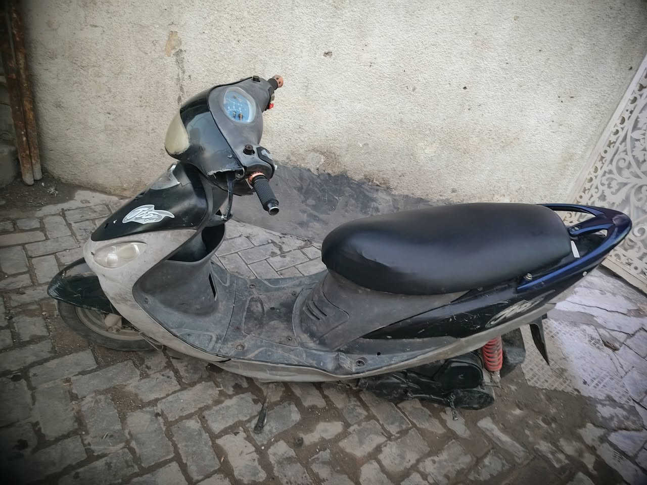 سلام عليكم 
دراجه 120 ماكس منغولي شغاله هندر نضيفه 
لاتبخير ولانضوح بل مشي مكينه ناعمه 
مكفوله 
سعر 380 الف 
عنوان مدينه قطاع 19 
***********هاتف
