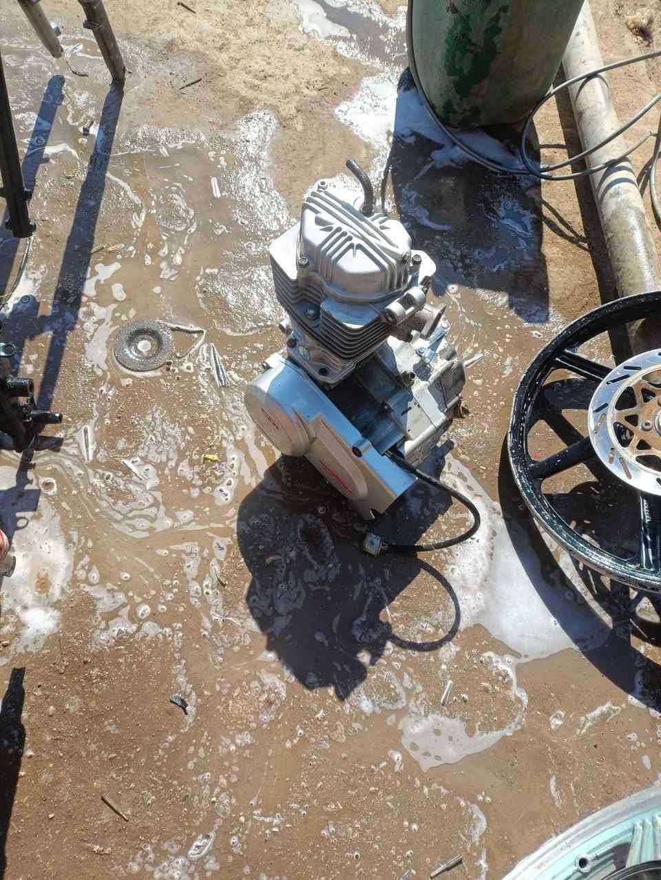 محرك 4 كير شرط نضافه ونشاط
لشه نضيفه+ ويل امامي وخلفي+جاملق امامي وجديله ويدات جديده
السعر125 الف وبيها مجال
***********
