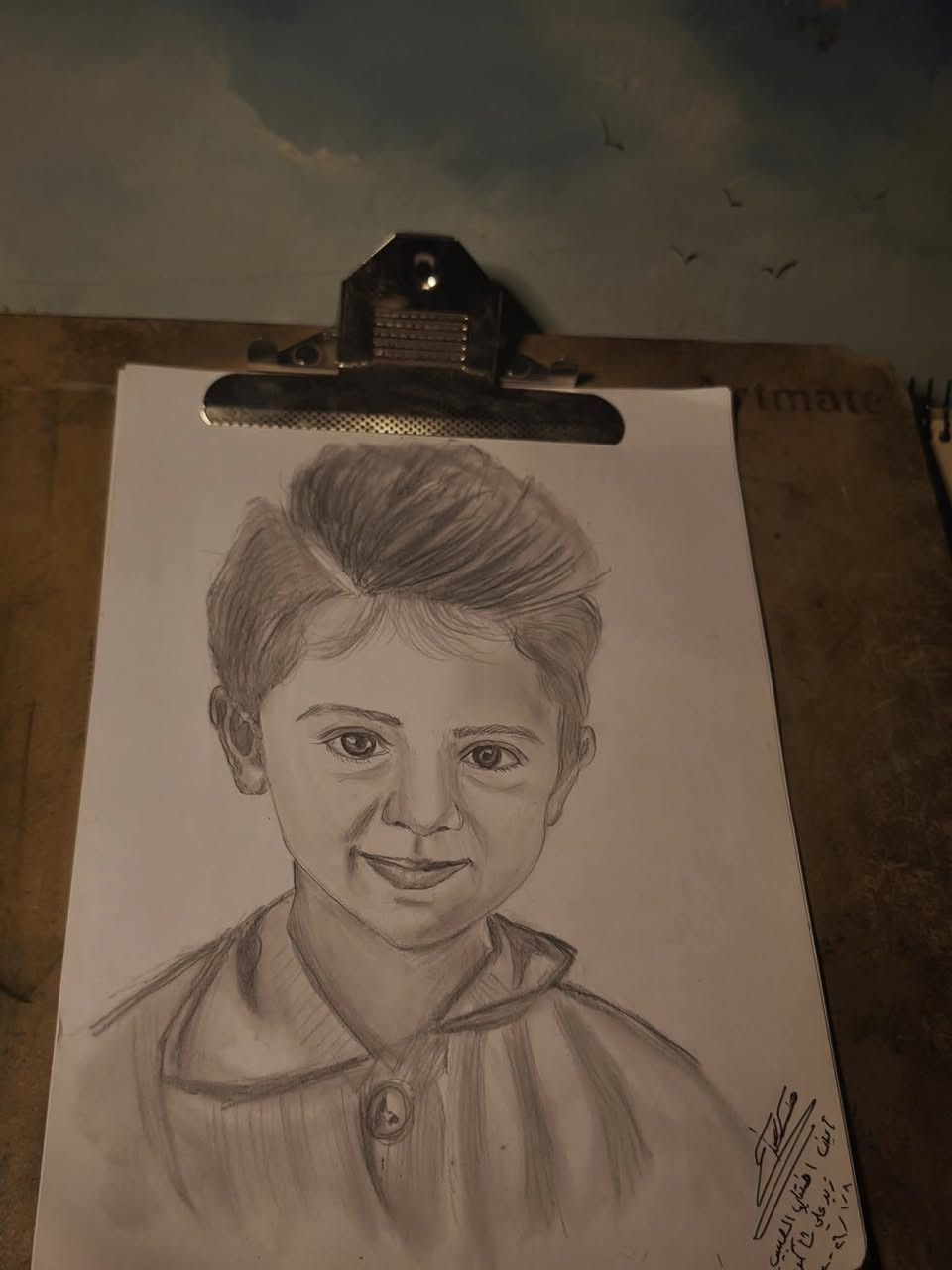 بنات اي وحده تريد ترسم شخص هديه احد متوفي
ابنها زوجه هديه عيد ميلاد عيد زواج عيد الحب

اخوي رسام مضبوط كدامكم رسمه وتجي كامله مغلفه مع كارت وعلاكه واطار

عنوانه كوت وعنده خدمه توصيل جميع محافظات العراق ٥

***********  الرسام قاسم محمد
