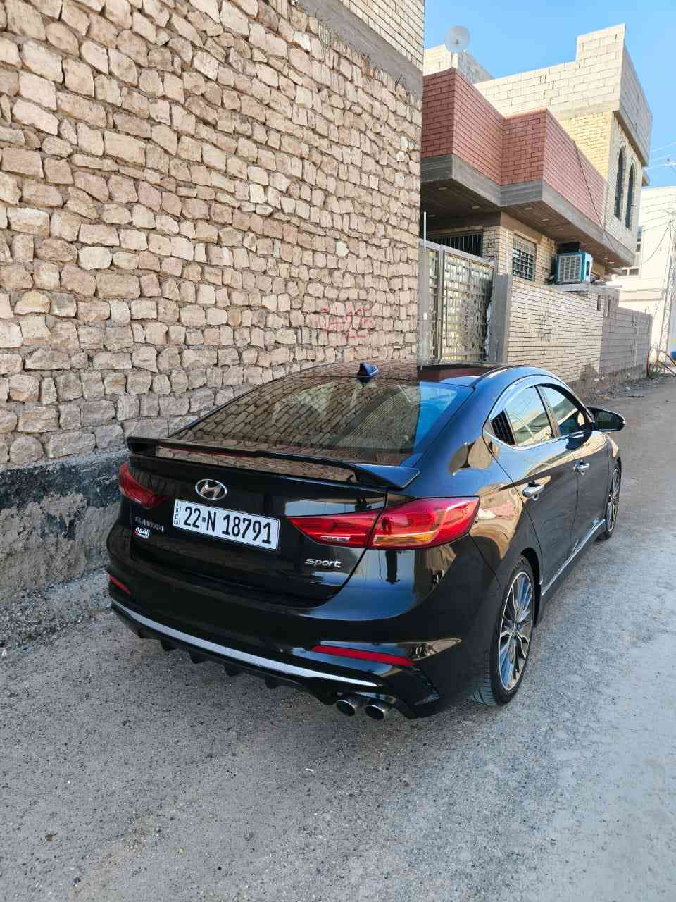 سلام عليكم 
النترا للبيع وارد امريكي موديل 2017 سبورت
فول مواصفات عده الفتحه
محرك 1600 تيربو
حادث السياره بنيد ومبدل 
الجاملغ الخلفي بي ضربه خفيفه
السياره حلوه ونظيفه
السعر 125 وبيه مجال للطيبين 
مكانه الرمادي
للاتصال الرقم ***********
