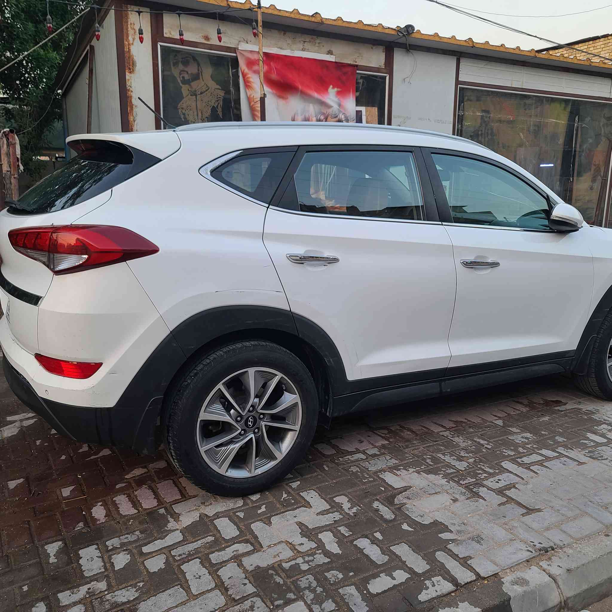 للبيع – هيونداي توسان 2018
المواصفات:
📍 الموديل: Hyundai Tucson 2018
📍 الفئة: Base / الفئة الأساسية
📍 المحرك: 2.0 لتر 4 سلندر بنزين
📍 القوة: ممتازة واداء اقتصادي في استهلاك الوقود
📍 ناقل الحركة: أوتوماتيك 6 سرعات
📍 نظام الدفع: أمامي (FWD)
📍 عدد المقاعد: 5
📍 عدد الأبواب: 5
📍 نوع الوقود: بنزين
📍 أنظمة أمان: ABS + وسائد هوائية
📍 ميزّات داخلية: تكييف هواء، نوافذ كهربائية، مرايا كهربائية، مدخل USB/AUX
📍 الحالة: بنيد مبدل 

📱 للتواصل: (***********

