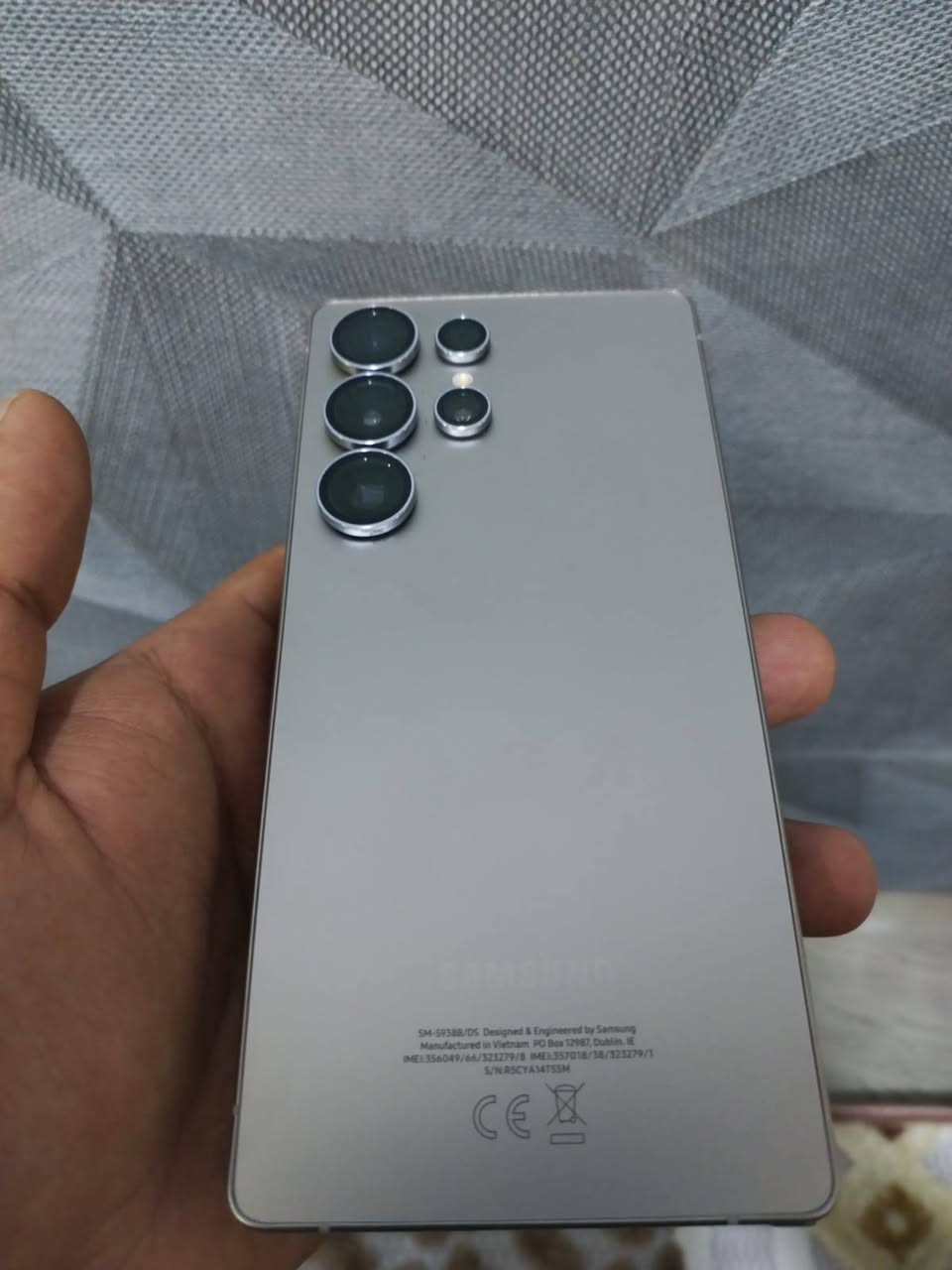 اس 25 الترا جديد ذاكره 512 لون مميز السعر1500 قفل  وياه 3 كفرات هديه مكاني البصره *********** واتساب
