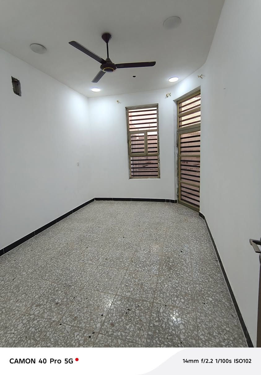 دار للايجار مساحة 100م طابق واحد نهاية شارع المعهد سدة الجنابيين ***********
