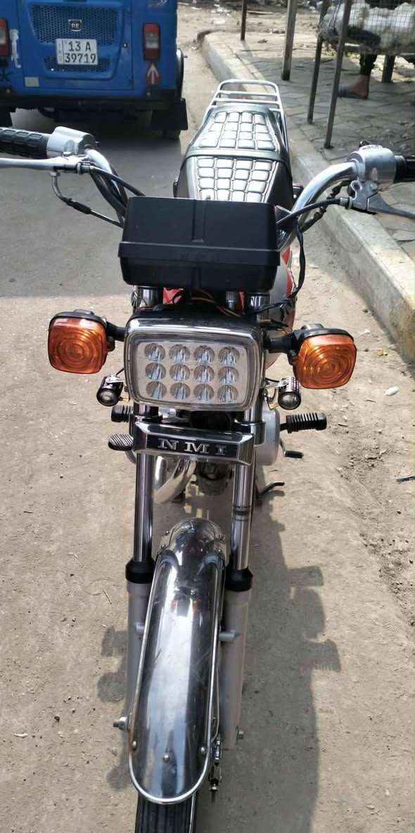 دراجه البيع ادوات بدون اوراق
السعر 650الف خادم الجميع 
المكان ميسان قضاء ميمونه 
الدراجه مكفوله عشائر 
الدراجه مكفوله لا مفتوحه ولا مبدل بيه شي 
رقمي ***********او مراسله صفحه تشلع عيوني
