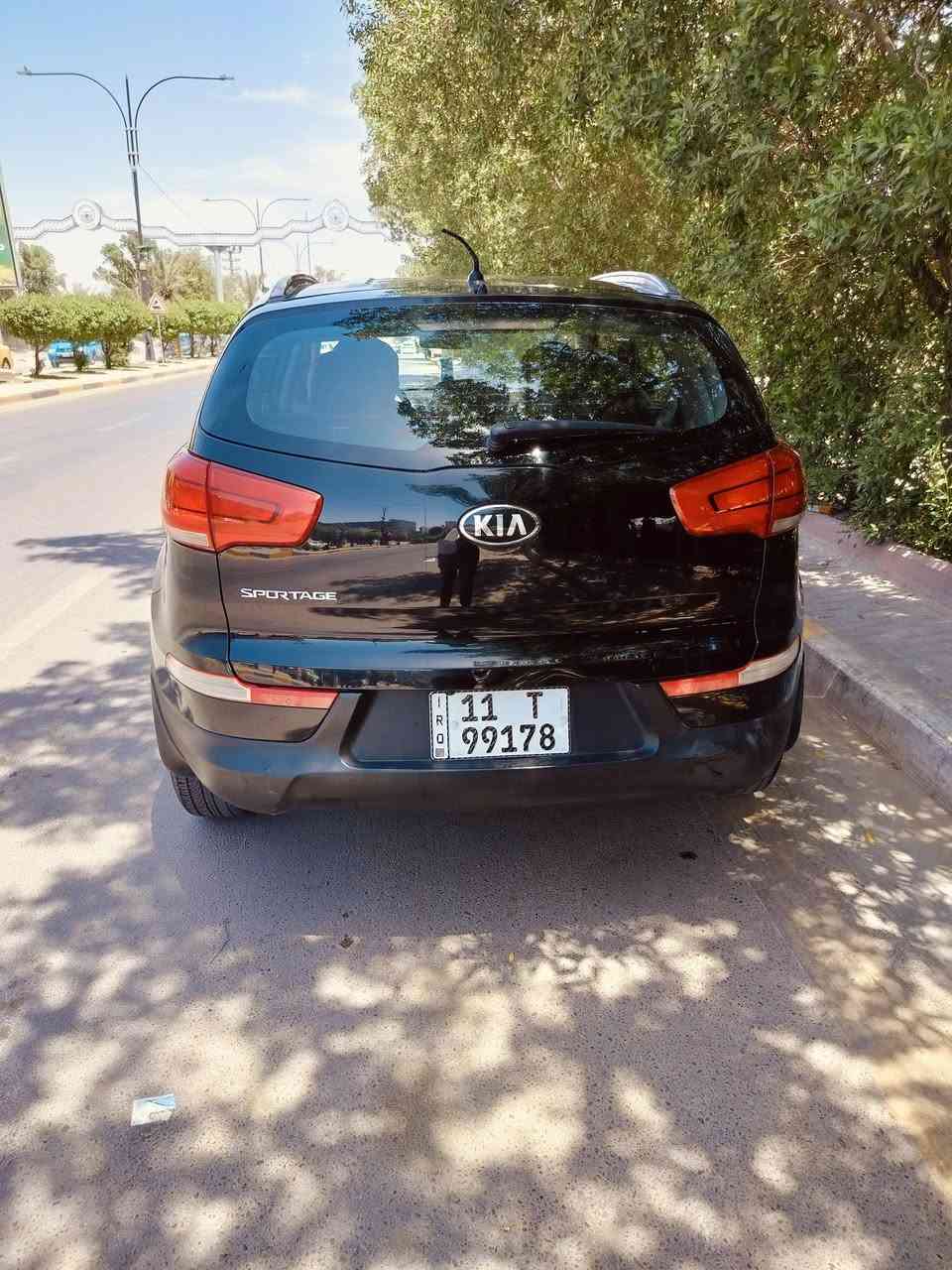سلام عليكم كيا سبورتج 2015 خليجي محرك 2000 دوش فور ويل 4×4 بيه باب السايق صبغ والباقي كفالة  
السعر 127 ورقة وبيها مجال بسيط 
مكان السيارة بغداد الشعلة 
للاستفسار اتصل 
***********
